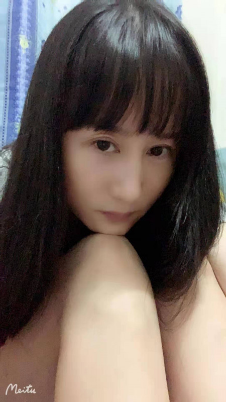 身材颜值都还不错的妹子